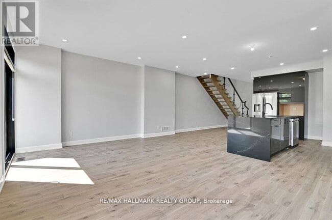 Building Photo - 457 Dawson Ave