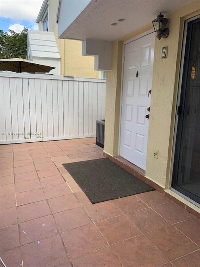 Foto del edificio - 4560 SW 68th Ct