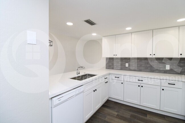 Building Photo - 2019 W Lemon Tree Pl