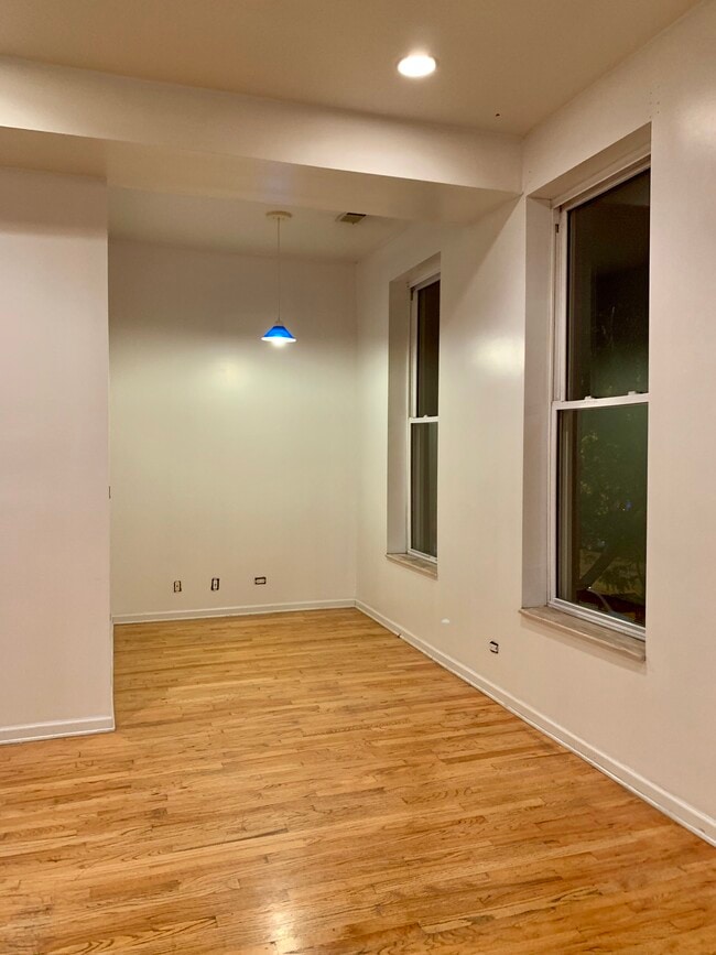 Building Photo - 1102 N Ashland Ave