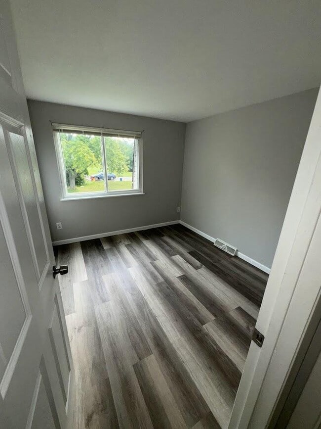 Building Photo - 5510 Beavercrest Dr