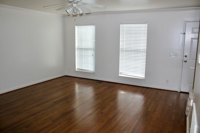 Lots of natural light in living room - 161 37th Ave N
