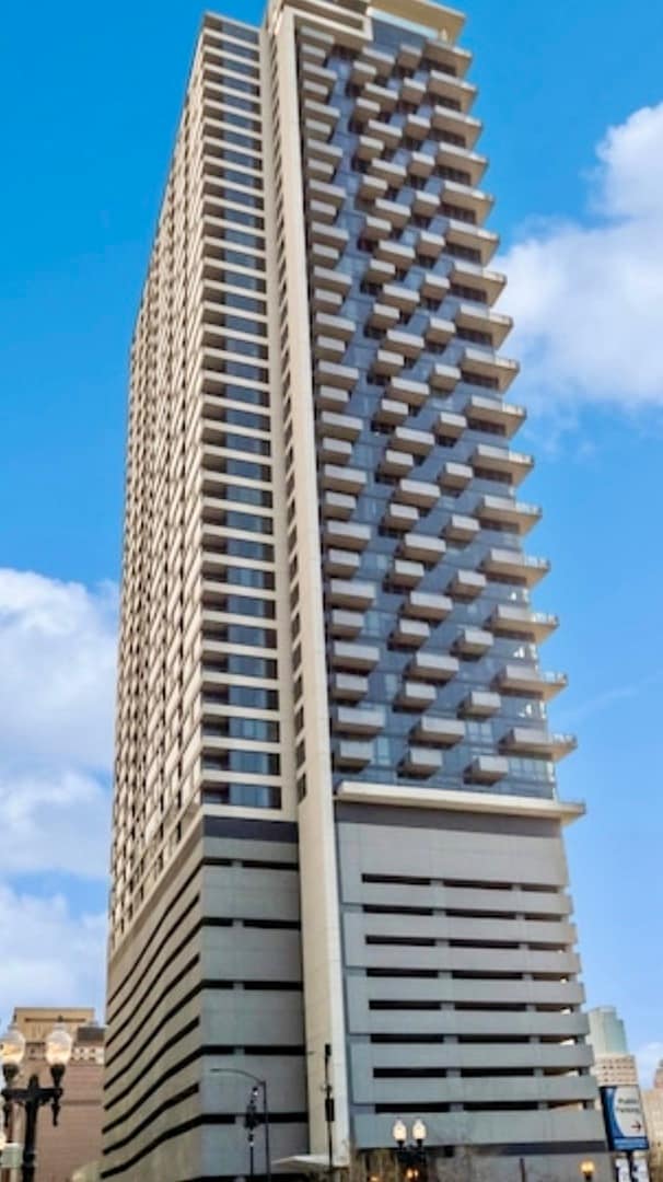 Building Photo - 235 W Van Buren St