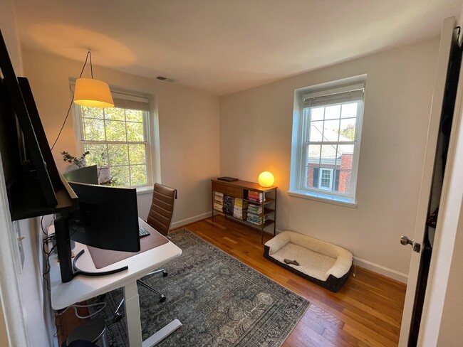 Smaller Bedroom - 2916 S Buchanan St