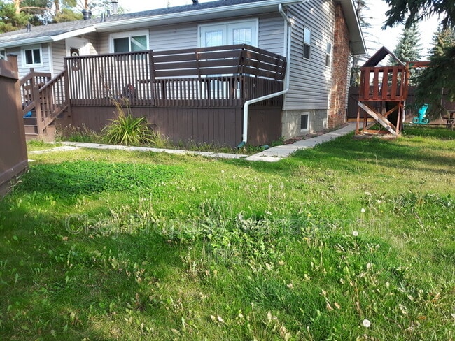 Photo du bâtiment - 14723-14787 87 Ave NW