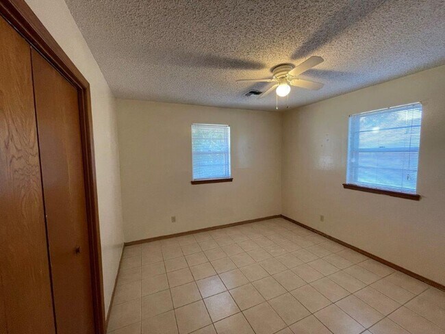 Building Photo - Brand New paint no carpet! Clean and ready...