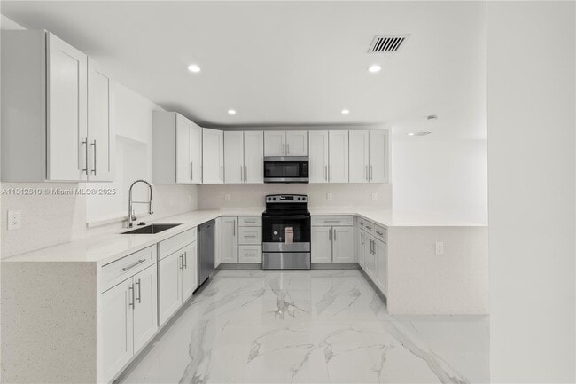 Building Photo - 431 NE 58th Ct