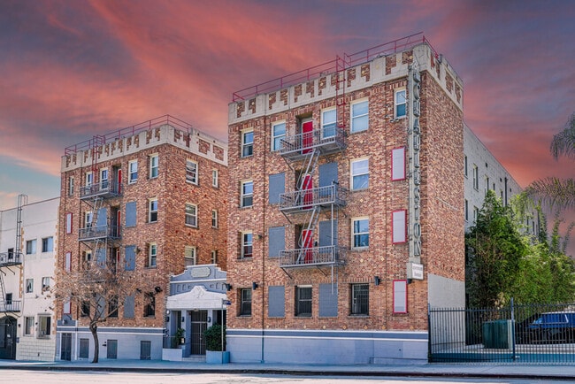 Building Photo - The Charleston Apartments