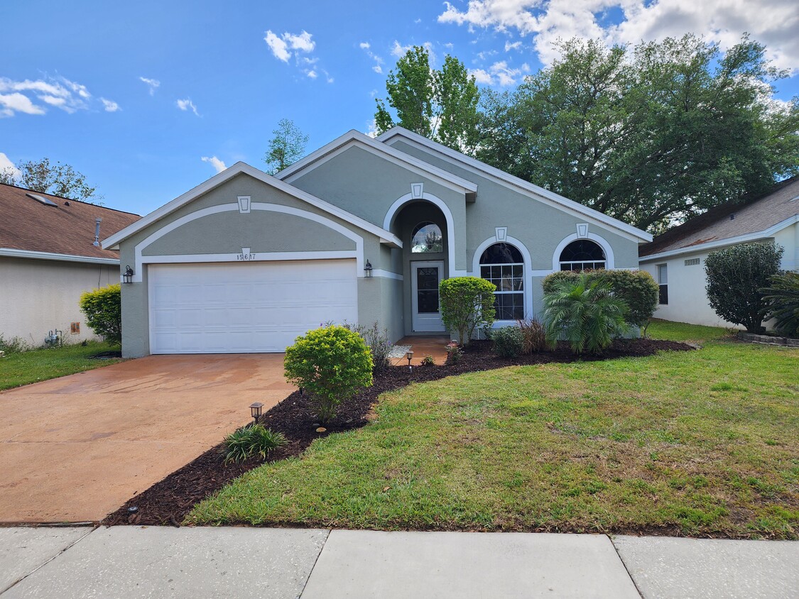 Foto principal - 15617 Autumn Glen Ave