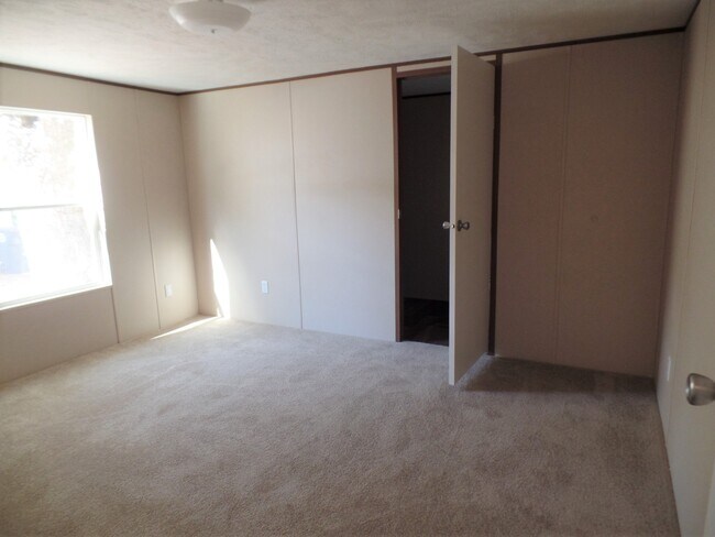 Foto del edificio - 396 Manatee Cove Dr