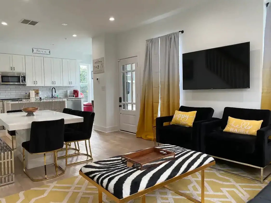 living - 1000 I St NE