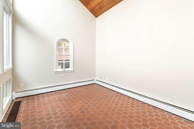 Building Photo - 60 State Cir
