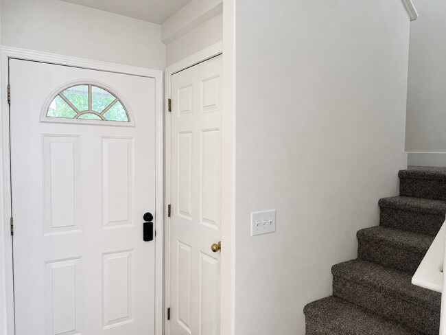 Foto del edificio - 3 Bedroom Home available now!