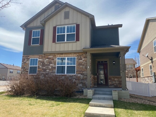 Building Photo - Charming, 3 story, 4 bed/3 bath on Corner Lot!