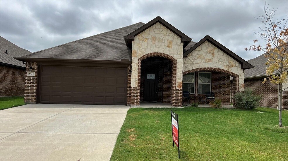 Foto principal - 901 Tippit Ln