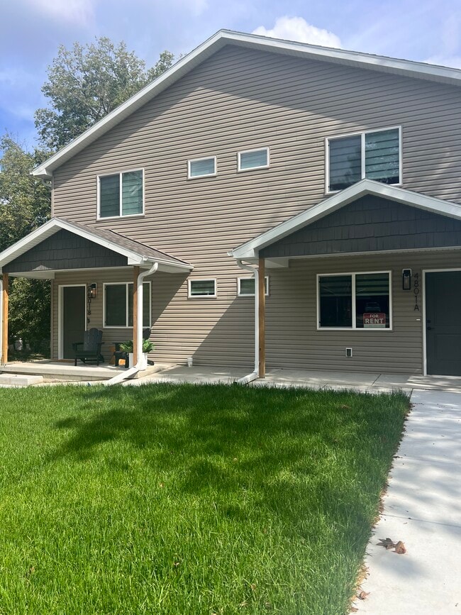 Building Photo - 3134 S 48th St