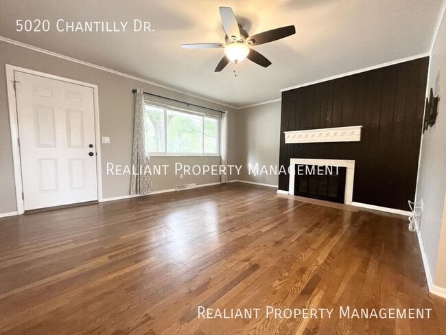 Photo - 5020 Chantilly Dr House