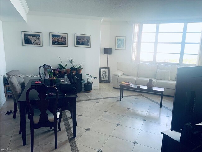 Foto del edificio - 2 br, 2 bath Condo - 801 Brickell Bay Dr A...