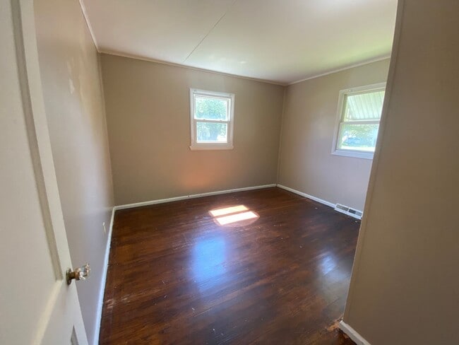 Building Photo - 2 Bedroom Home