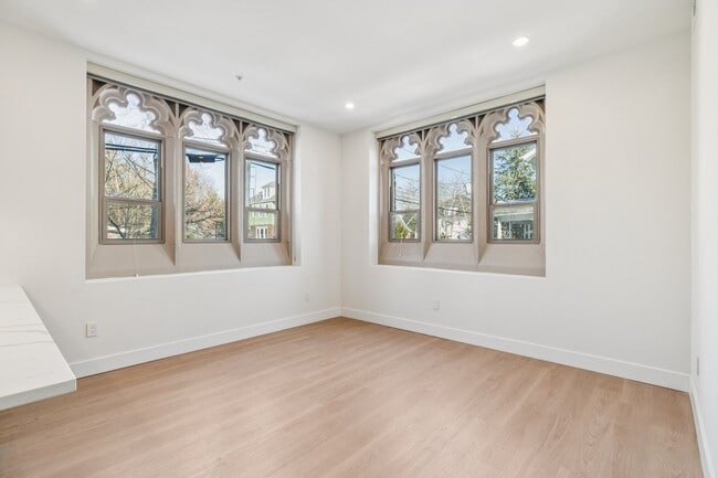 Building Photo - The Bellmere