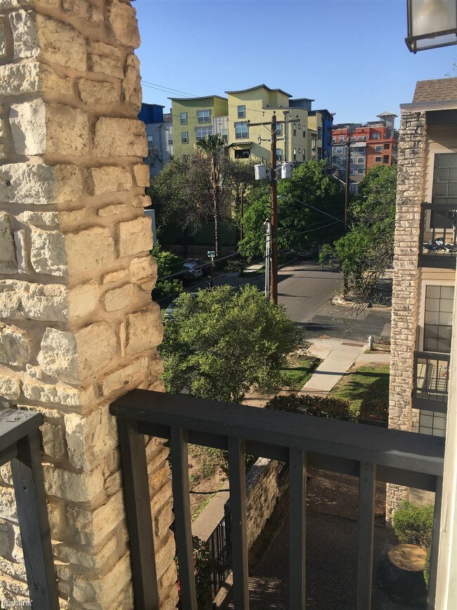 Building Photo - 2 br, 1 bath  - Wynnwood
