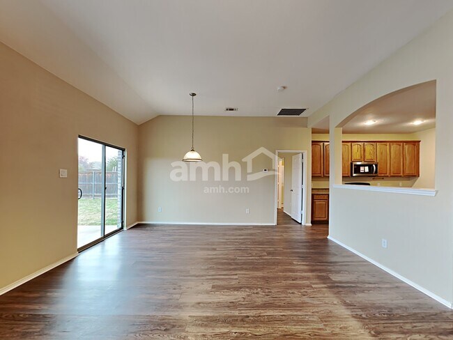 Building Photo - 1100 Oakbrook St