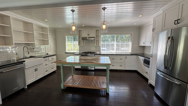 Foto del edificio - 3bd/2ba House Close to Downtown Kenwood!