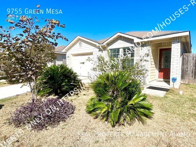 Building Photo - AVAILABLE NOW! 3 Bedroom / 2 Bath Home Nea...