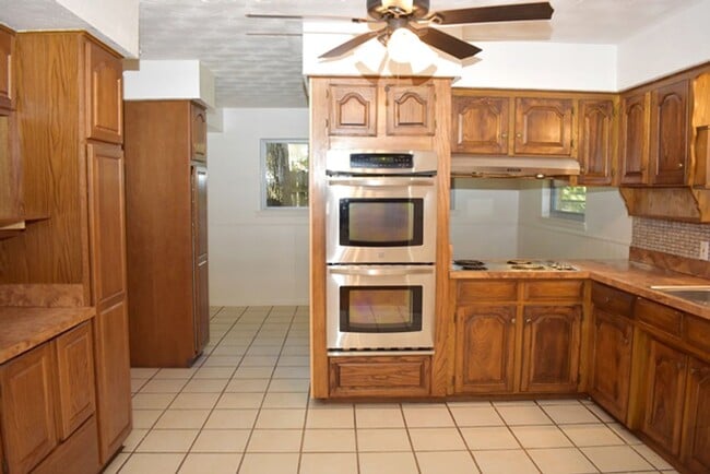 Foto del edificio - 612 Hillview Dr
