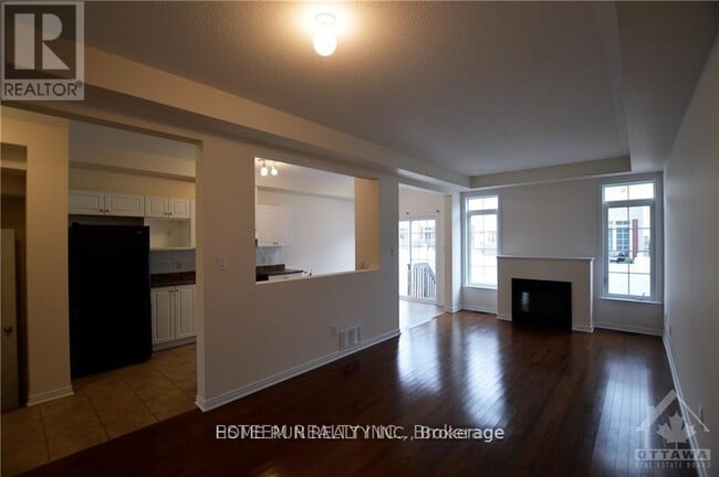 Building Photo - 567 Ashbourne Crescent