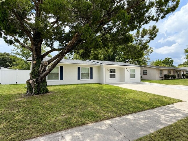 Building Photo - 601 Catwood Dr