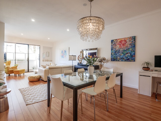 Building Photo - 2276 S Beverly Glen Blvd