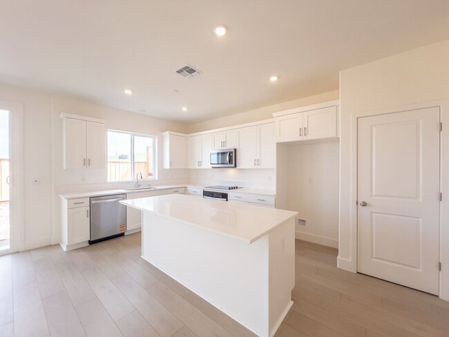 Building Photo - Brand New Four Bedroom Home in Watson Ranc...
