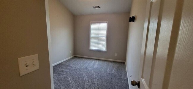 Foto del edificio - 45 Newnan Lakes Dr