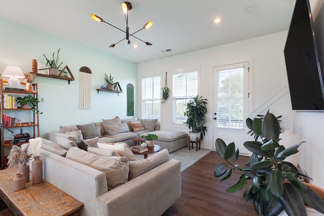 Photo - Stylish Townhome Minutes From Grant Park a...