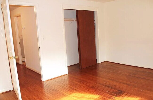 Dormitorio - 2013 Shepperd Rd