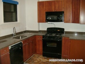 Building Photo - 5 Fairland St