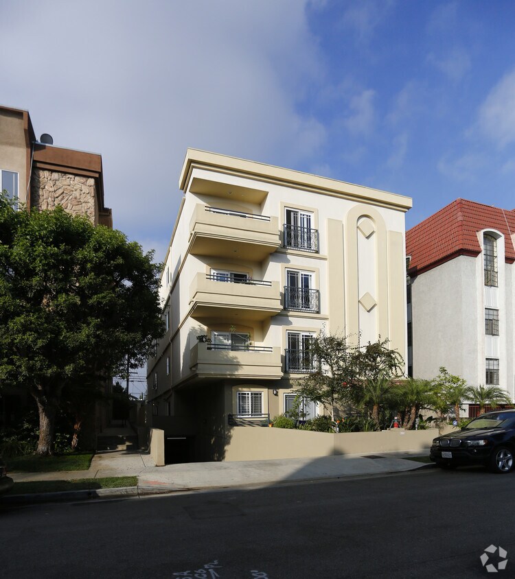Building - 2045 S Bentley Ave