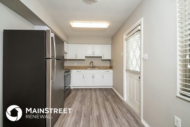 Foto del edificio - 744 Pineland Ave