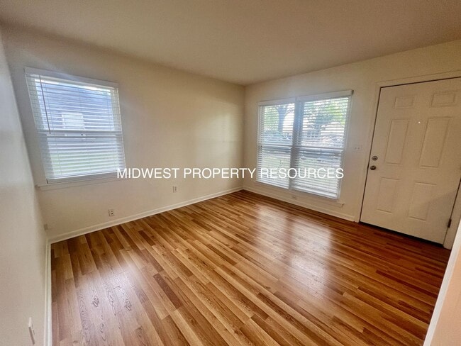 Building Photo - 613 NW Fieldcrest Dr