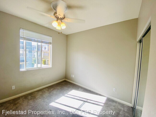 Building Photo - 3 br, 3 bath House - 4655 Central Plaza