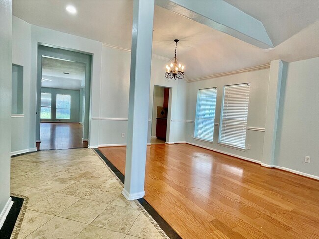 Foto del edificio - 8327 Whisper Point Dr