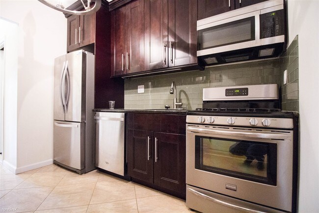 Foto del edificio - 583 Seneca Ave