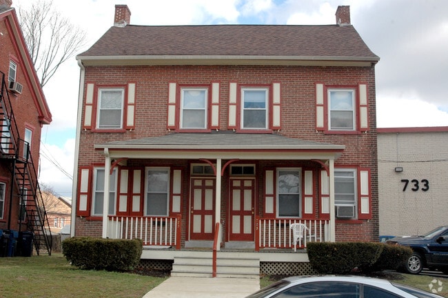 Building Photo - 723 - 725 S Walnut St