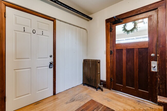 Foto del edificio - 4 Bedroom Ground Floor Apartment in Westside Neighborhood