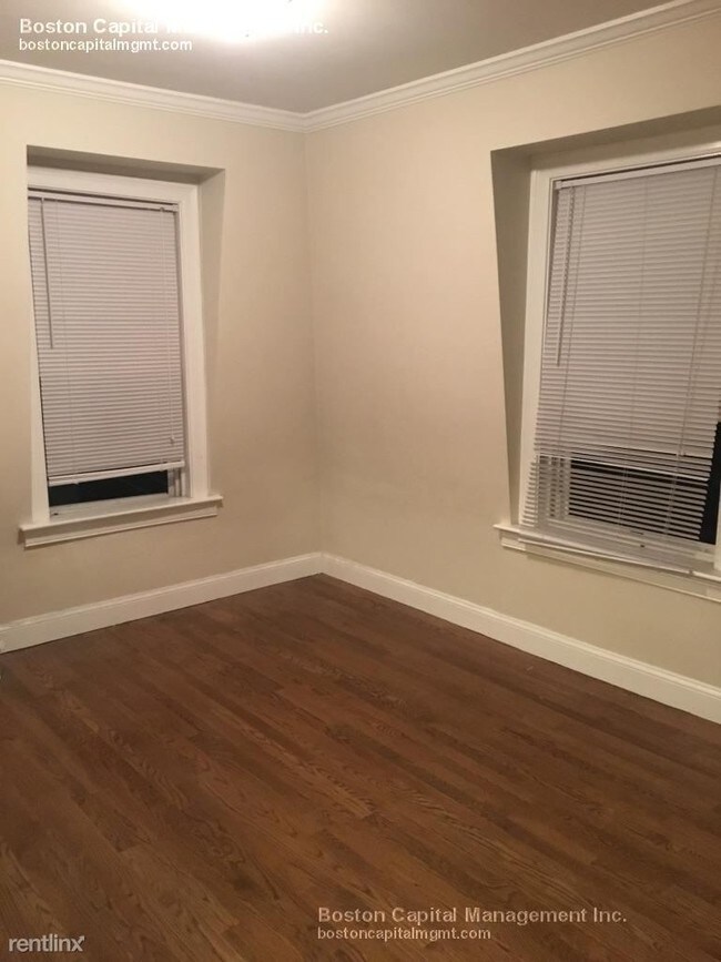 Building Photo - 5 br, 2 bath Apartment - 10 Greylock Rd