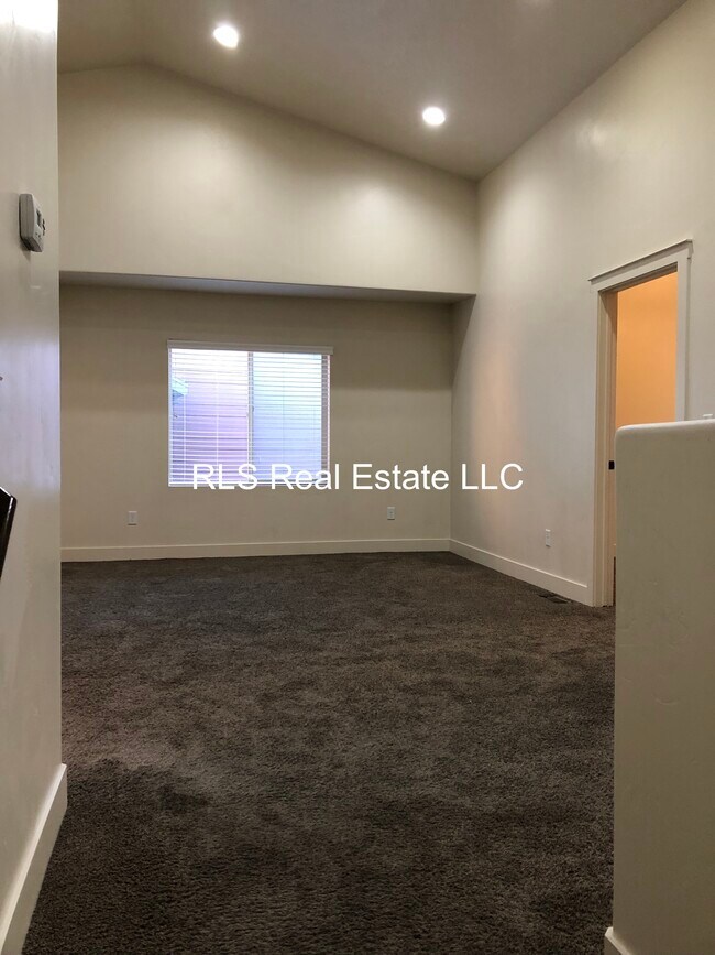 Building Photo - 2137 Orchard Pines Loop E