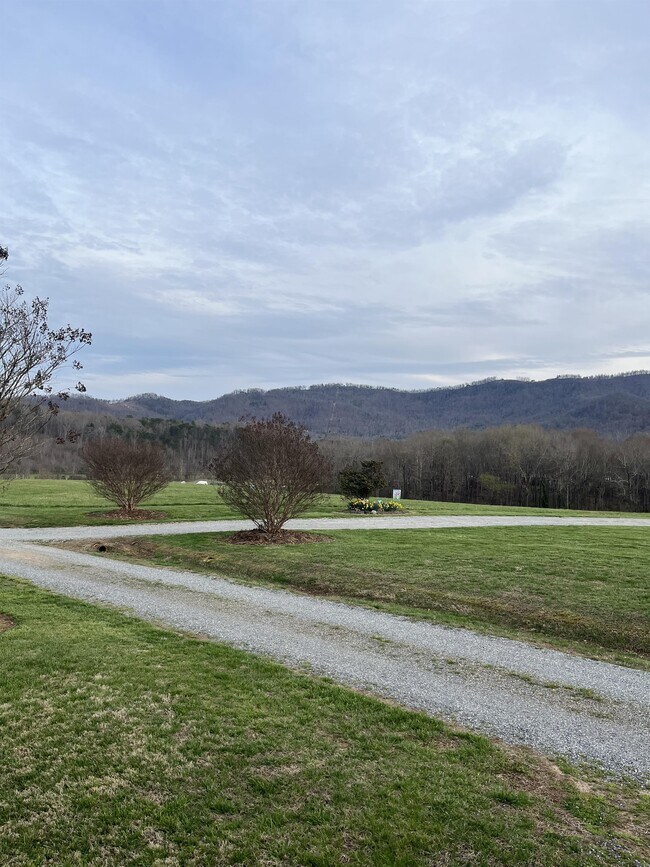 Building Photo - 4575 Dale Farm Rd