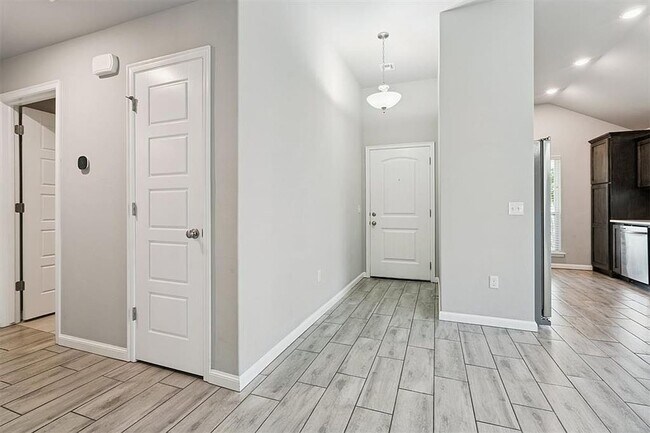 Building Photo - (3) Bed/(2) Bath in Eagle Cliff Addition Avail NOW!