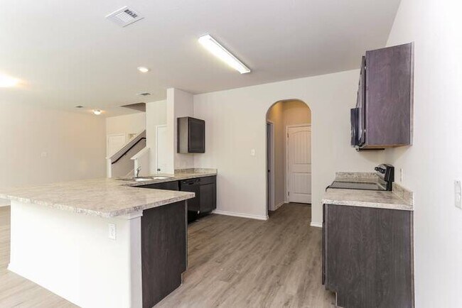 Foto del edificio - 8300 Runner Oak Ln